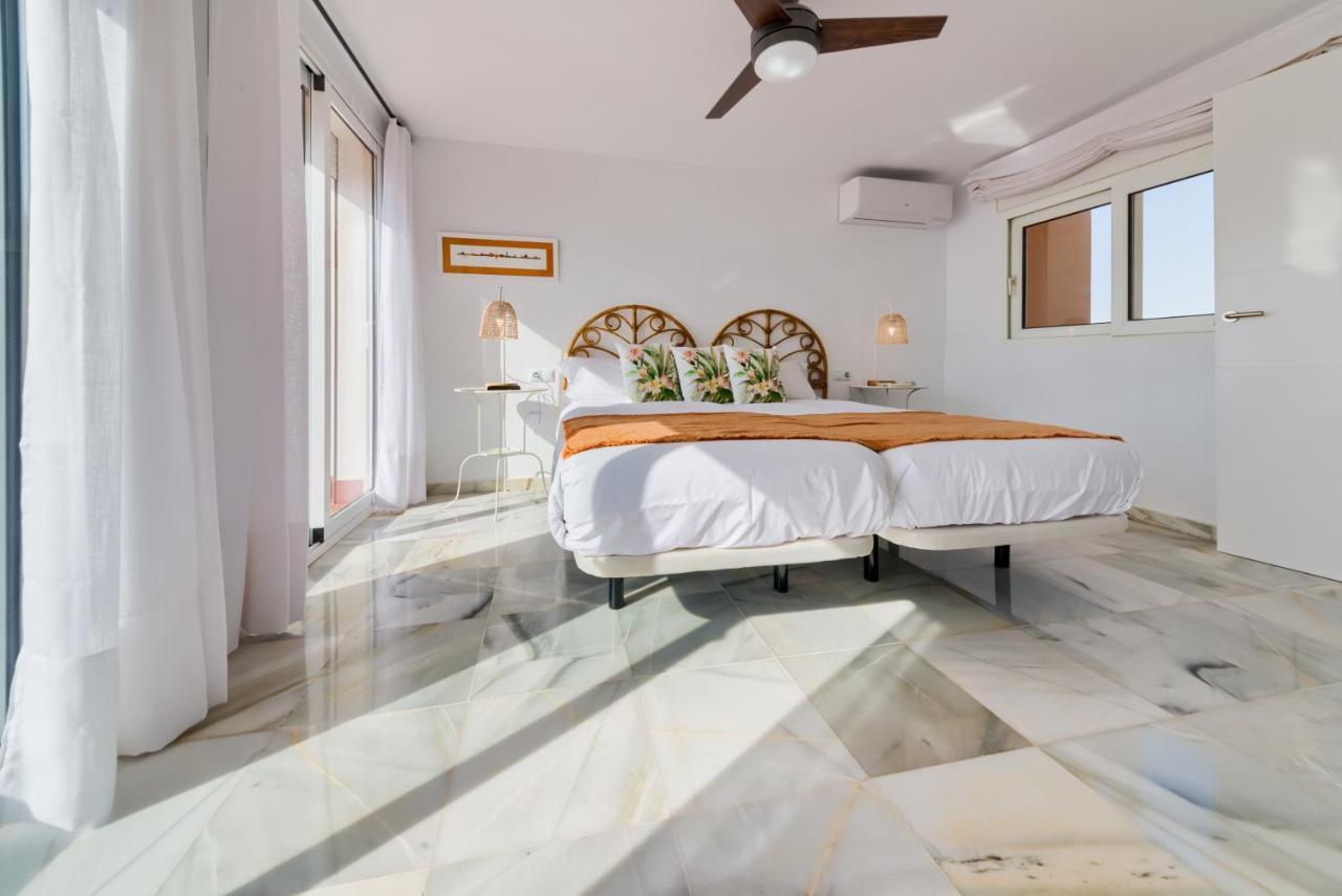 Holidays2Fuengirola Duplex With Stunning Sea View, Terraces,1St Line Beside Port ภายนอก รูปภาพ