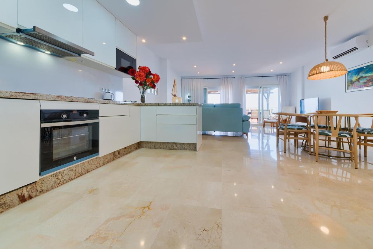 Holidays2Fuengirola Duplex With Stunning Sea View, Terraces,1St Line Beside Port ภายนอก รูปภาพ