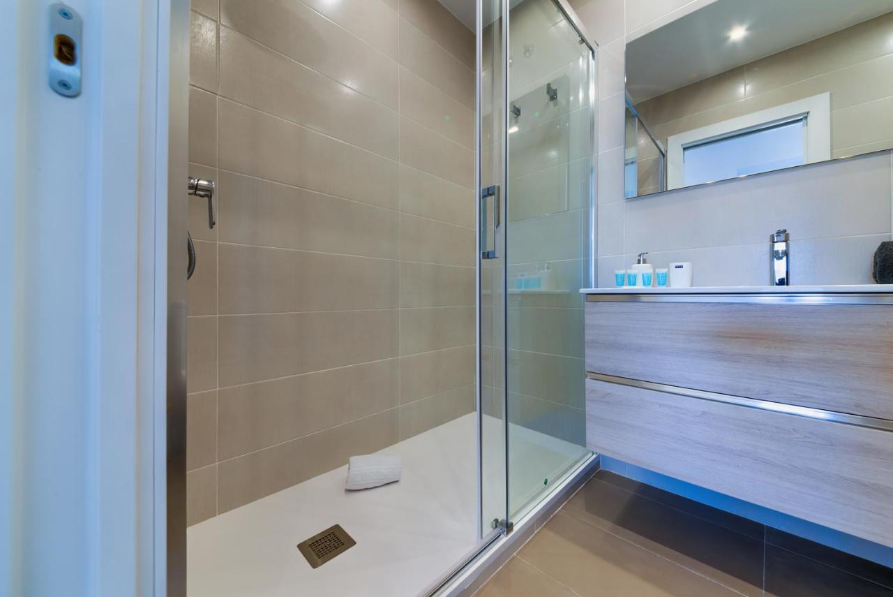 Holidays2Fuengirola Duplex With Stunning Sea View, Terraces,1St Line Beside Port ภายนอก รูปภาพ