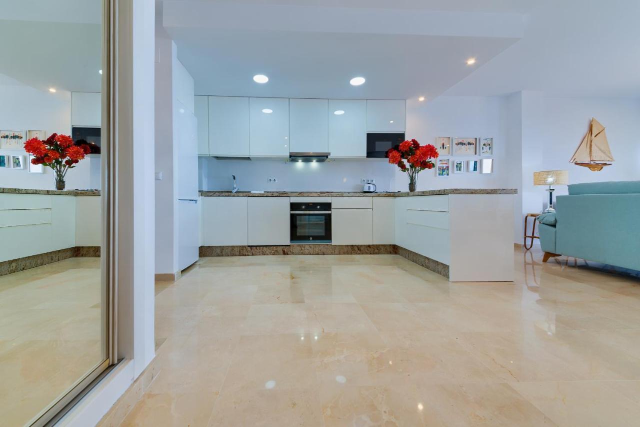 Holidays2Fuengirola Duplex With Stunning Sea View, Terraces,1St Line Beside Port ภายนอก รูปภาพ